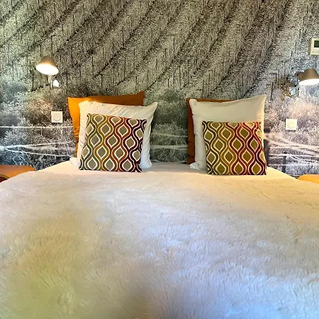 Le Sens Six Bed and Breakfast 2*