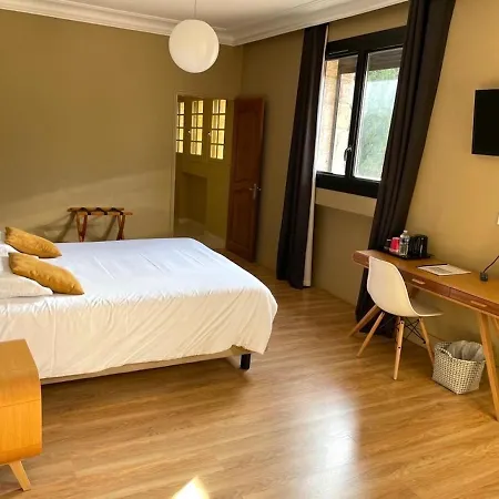 Le Sens Six Bed and Breakfast 2*